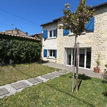 Holiday home Maison De Charme Avec Jardin Et Terrasse Camblanes-et-Meynac